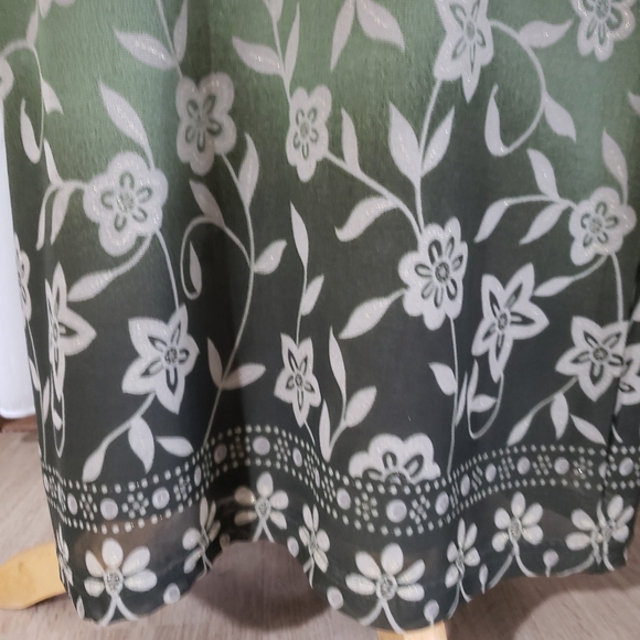 Gantos wrap floral green umbre skirt. - Picture 3 of 6